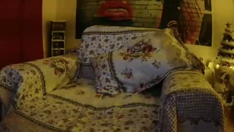 Hannah online show from December 3, 1:58 am