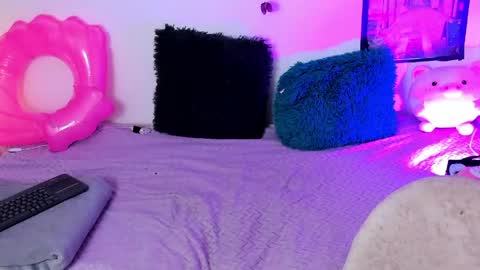 Leyla Miller online show from June 3, 4:23 pm