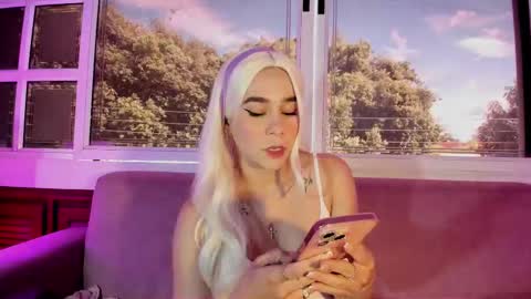 LEZY online show from September 8, 7:35 pm