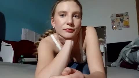 lia06_ online show from February 4, 6:01 pm