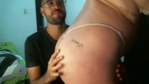 lia and cris online show from February 24, 1:41 am