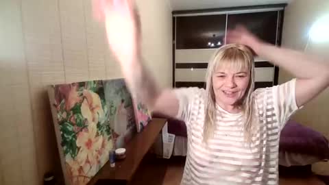lia independent model online show from December 18, 6:57 pm