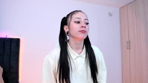 Little Queen Lia  online show from February 20, 8:25 pm