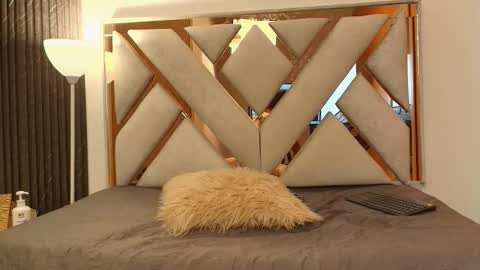 lia_roseh online show from February 9, 8:11 pm