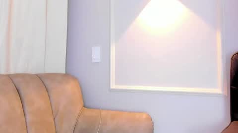 Snapshot of lia_walton__ chatting on February 25, 12:05 pm liz walton online show from February 25, 12:05 pm