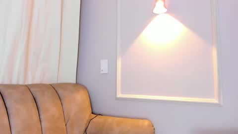 Snapshot of lia_walton__ chatting on March 3, 12:06 pm liz walton online show from March 3, 12:06 pm