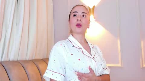 Snapshot of lia_walton__ chatting on October 14, 3:59 pm liz walton online show from October 14, 3:59 pm