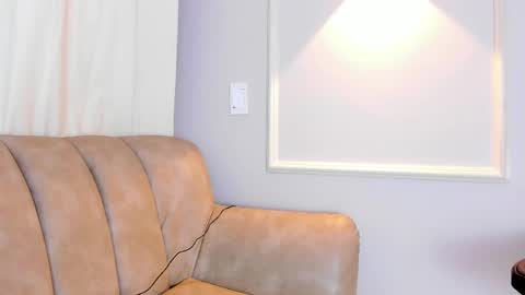 Snapshot of lia_walton__ chatting on March 11, 12:06 pm liz walton online show from March 11, 12:06 pm