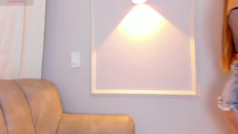 Snapshot of lia_walton__ chatting on January 30, 11:55 am liz walton online show from January 30, 11:55 am