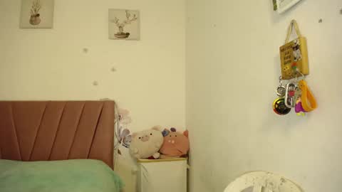 liahdiaz_ online show from June 18, 5:18 pm