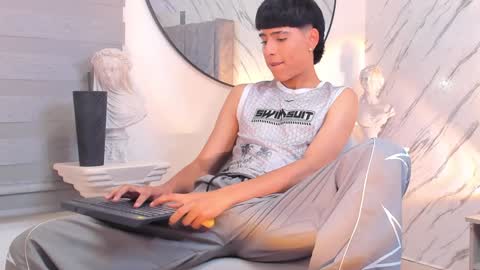 Snapshot of liam_055 chatting on February 5, 12:53 am Liam online show from February 5, 12:53 am