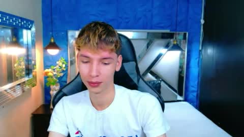 liam_green1 online show from March 2, 3:52 pm