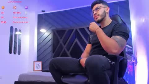 LIAM KLEIN online show from October 8, 11:38 am