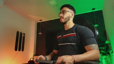 LIAM KLEIN online show from April 4, 11:17 am