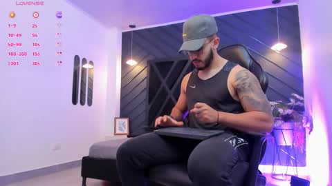 LIAM KLEIN online show from October 4, 12:03 pm