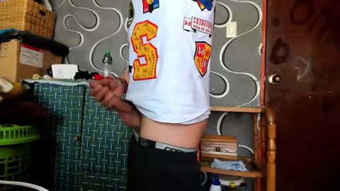 liam_oasiss online show from February 8, 3:42 pm