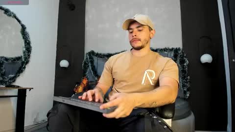 Liam online show from December 20, 10:28 pm