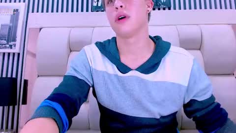 liam_york online show from December 4, 6:13 am