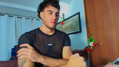 Lian Oconner online show from December 5, 2:33 am