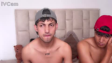 lian_y_dilan online show from May 2, 12:22 pm