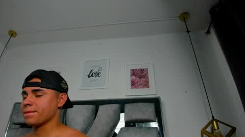 lianfox_ online show from April 23, 12:24 pm