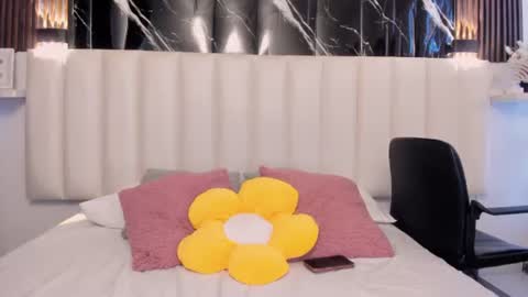 liarossi_ online show from June 30, 11:31 am