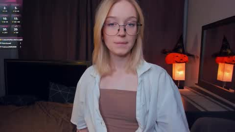 Ann online show from October 31, 8:09 pm