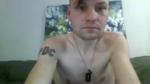 Snapshot of lighteye12489275 chatting on March 1, 8:13 am lighteye12489275 online show from March 1, 8:13 am