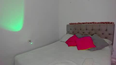 Maddie  online show from October 1, 12:21 am