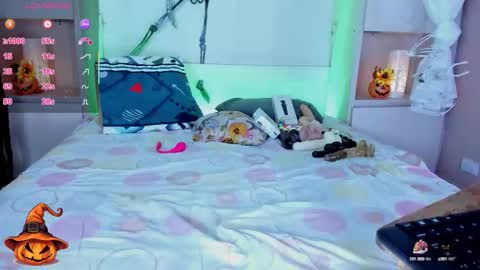         online show from October 8, 4:02 pm