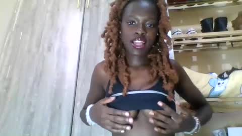 Snapshot of lil6041 chatting on October 22, 1:24 pm lil6041 online show from October 22, 1:24 pm