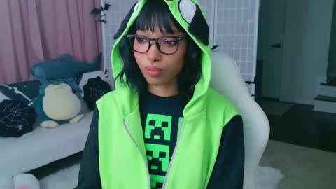 Snapshot of lileviemarie chatting on October 2, 2:54 am evie online show from October 2, 2:54 am