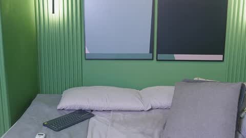 Lili  online show from April 16, 1:00 pm