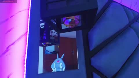 lili_evanss online show from February 2, 11:50 am