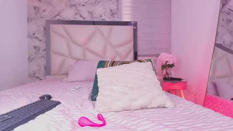 Lily online show from June 1, 6:20 pm