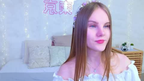 lili_lohan online show from May 15, 5:27 am