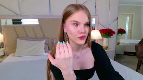 lili_lohan online show from June 20, 5:13 am