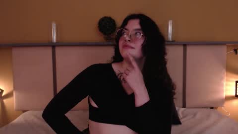  Lili  online show from November 7, 3:03 pm