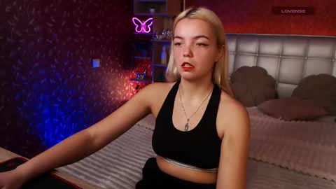 Lilie online show from February 1, 7:55 pm