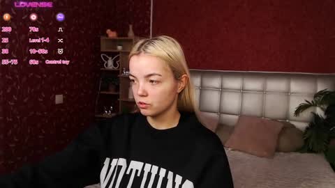 Lilie online show from February 8, 2:27 pm