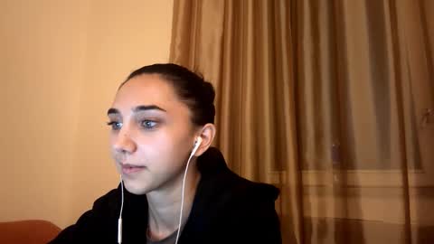 Snapshot of lilihalvorsen chatting on October 5, 10:39 pm Lina online show from October 5, 10:39 pm