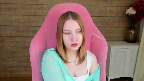 LiliLinn online show from July 7, 5:09 am
