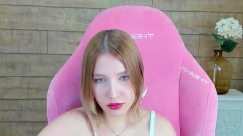 LiliLinn online show from September 22, 5:00 am