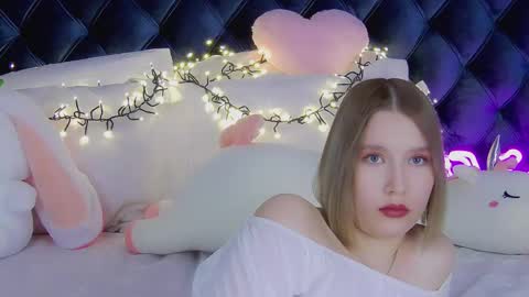 LiliLinn online show from March 8, 11:16 am