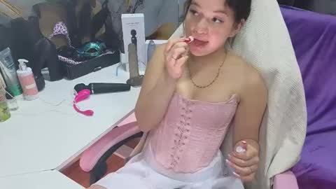 lilimini online show from October 21, 7:50 pm