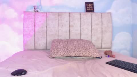 lilirousee online show from June 13, 7:35 pm