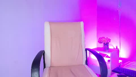 lilirousee online show from June 10, 7:13 pm