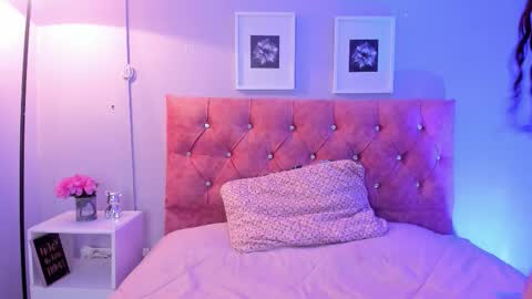 lilirousee online show from February 25, 7:06 pm