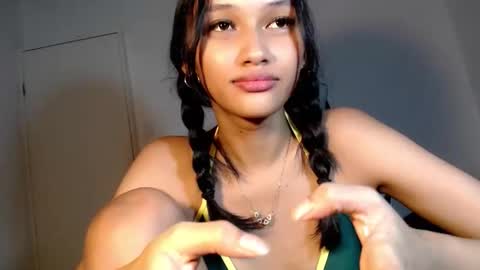 Chloe online show from February 4, 2:43 pm