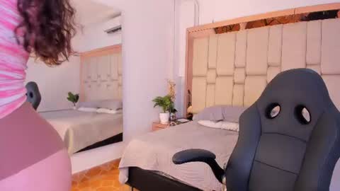 Welcome to Lilith room online show from July 27, 3:48 am